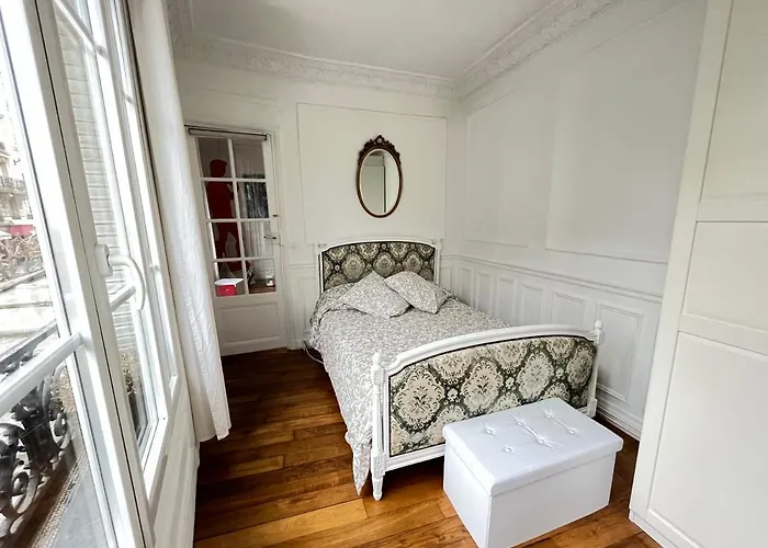 Проживание в семье Bohemian In Montmartre - Париж